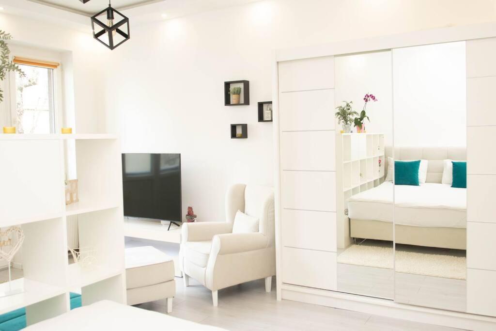 Cute And Sunny Studio - Central Location サラエヴォ エクステリア 写真